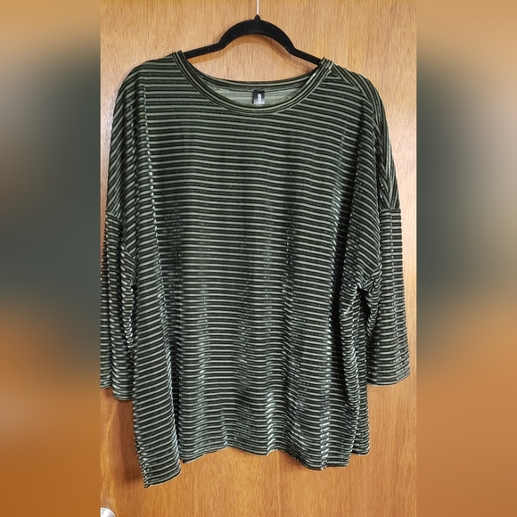 Agnes & Dora Tops - Agnes & Dora Olive Green Striped Velvet 3/4 Sleeve Top